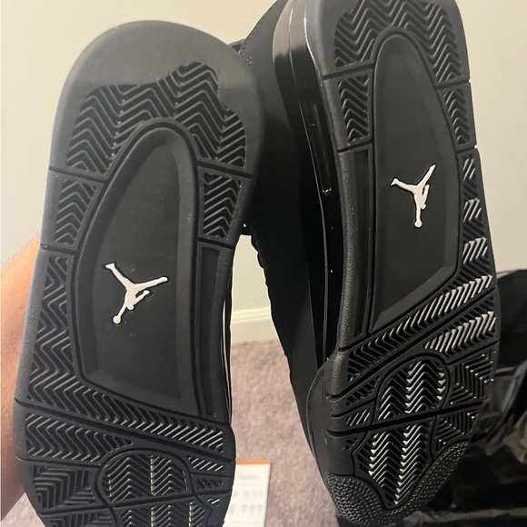 This Jordan 4 is composed of a black nubuck suede upper, black, mesh, netting - Picture 10 of 10